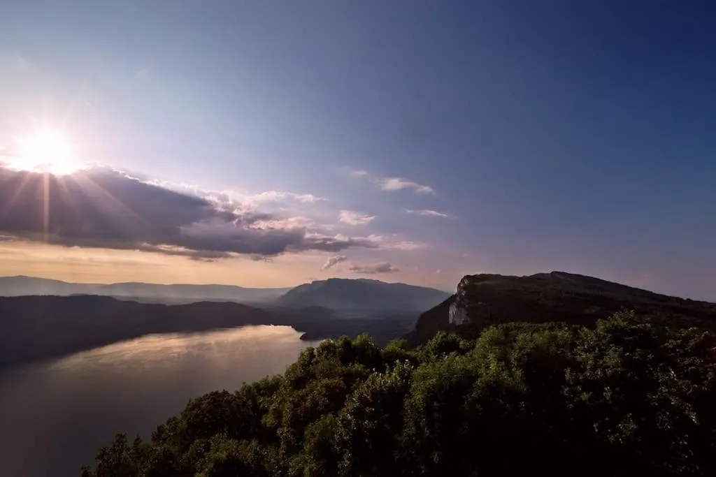 Confort Entre Lac Et Montagne Tresserve